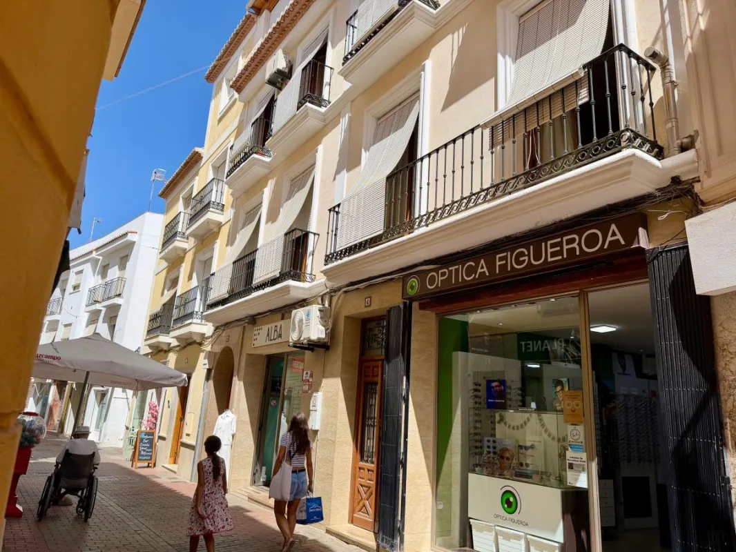 Almuñécar destina 50.000 euros para eliminar barreras en viviendas de personas con discapacidad - 90 Costa