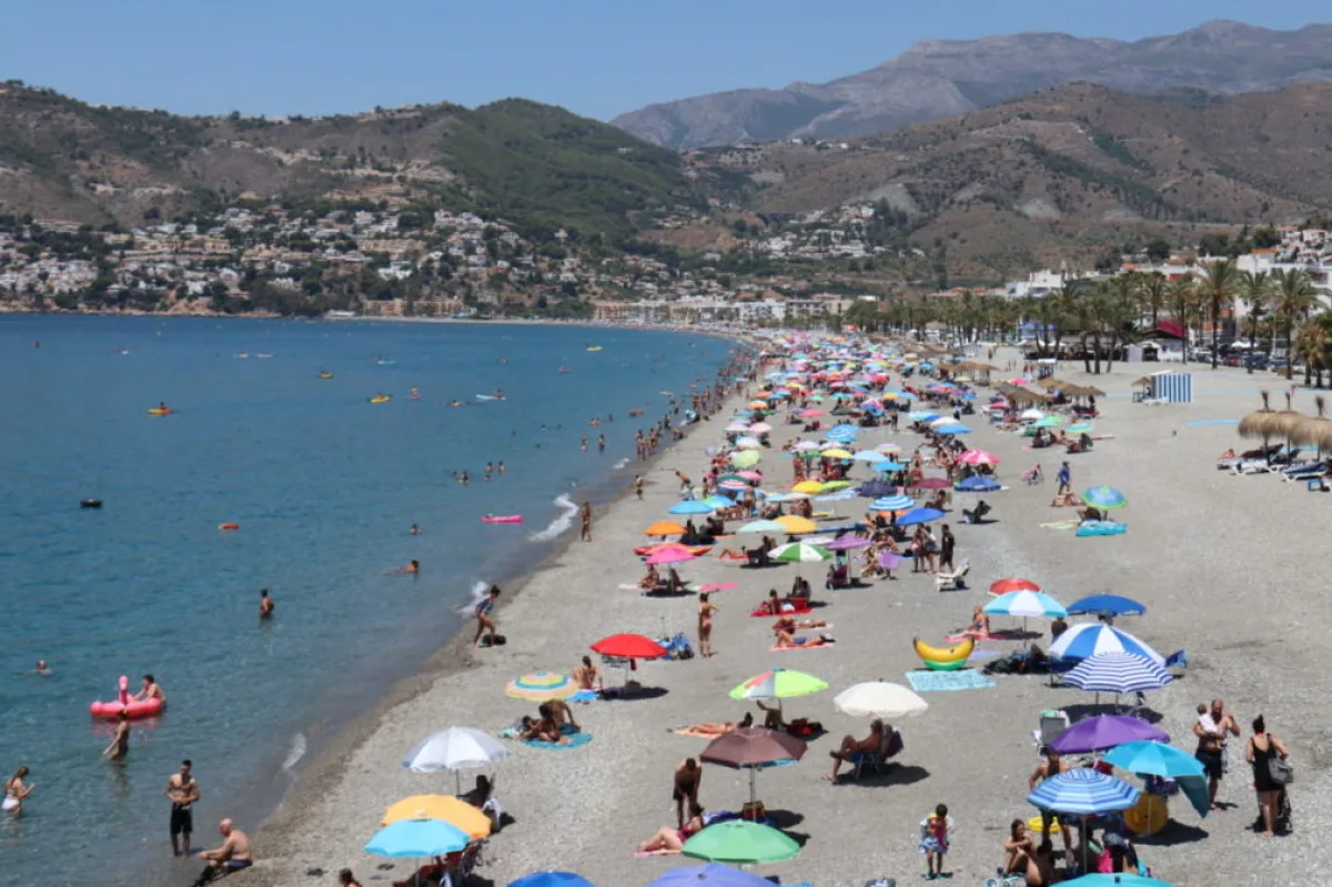 Almuñécar renueva la certificación de calidad en sus playas - 90 Costa