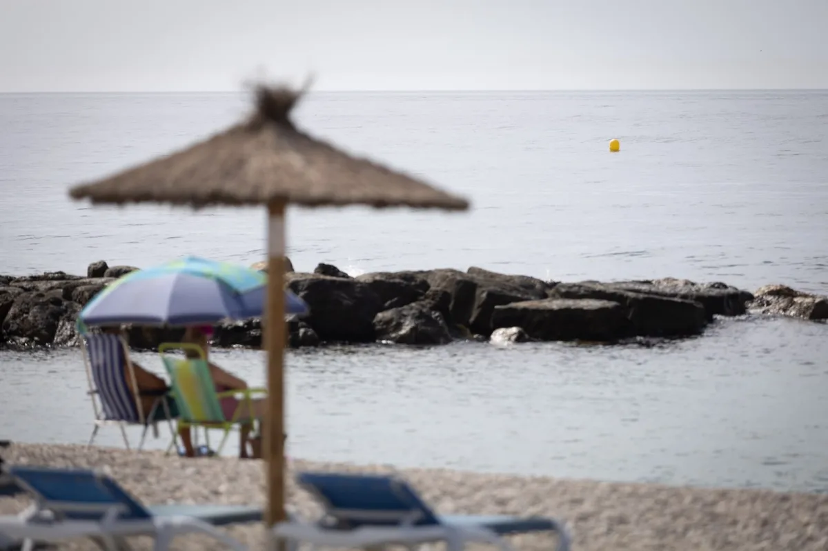 Diputación de Granada asumirá el balizamiento de las playas de la Costa Tropical a partir de 2027 - 90 Costa