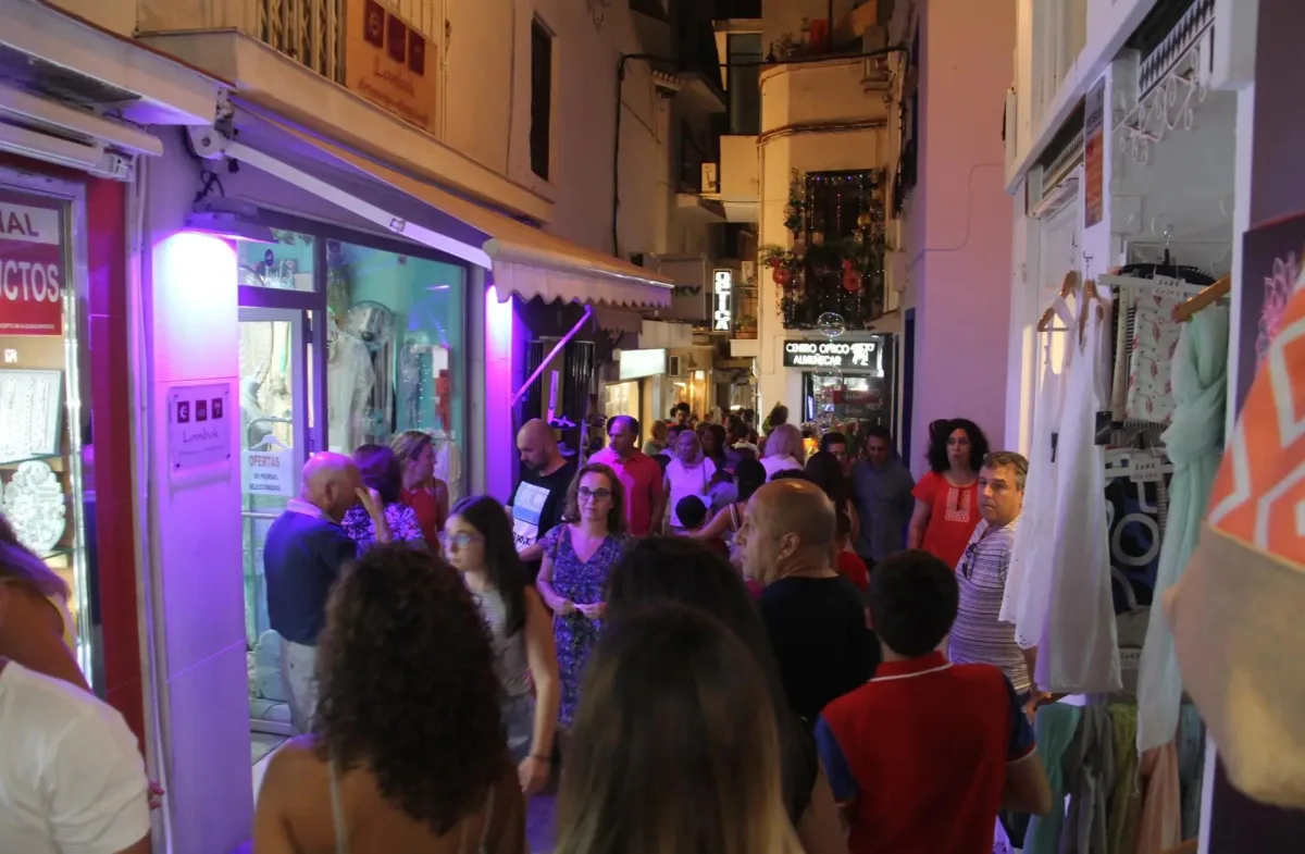 Shopping Night Almuñécar repite este sábado con seis cestas de 3.000 euros en premios para dinamizar el comercio local - Vida y Cultura - 90 Costa